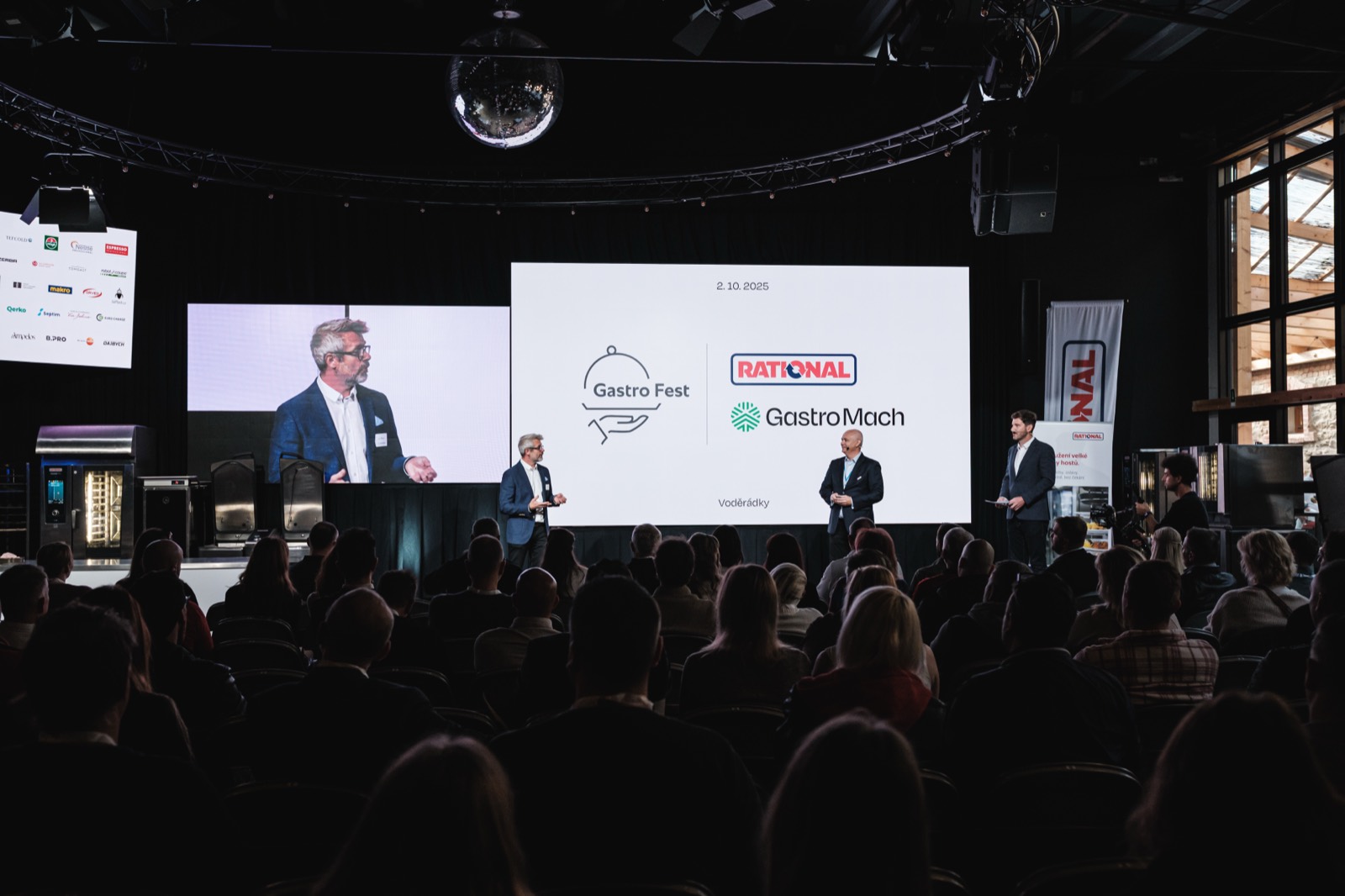 Hlavní pódium konference GastroMach 2025